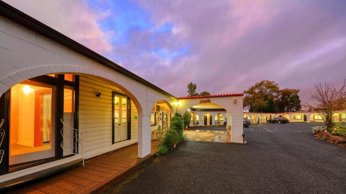 Azalea Motel Coonabarabran Exteriör bild
