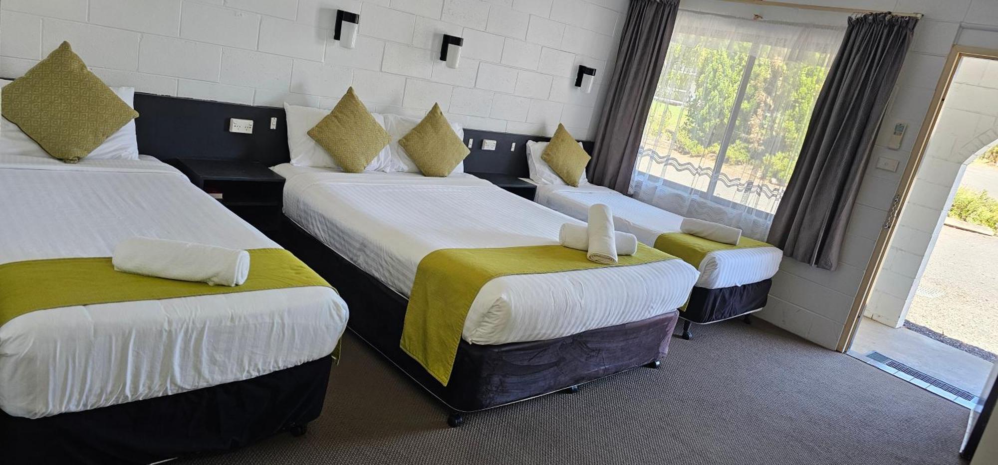 Azalea Motel Coonabarabran Exteriör bild