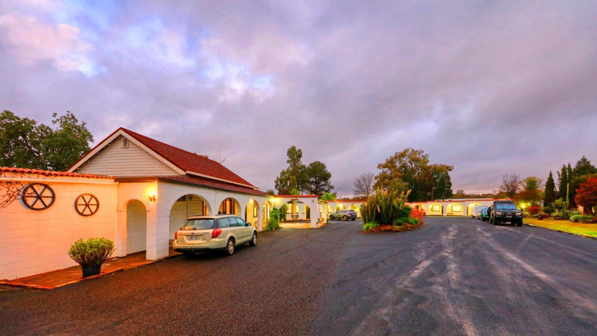 Azalea Motel Coonabarabran Exteriör bild
